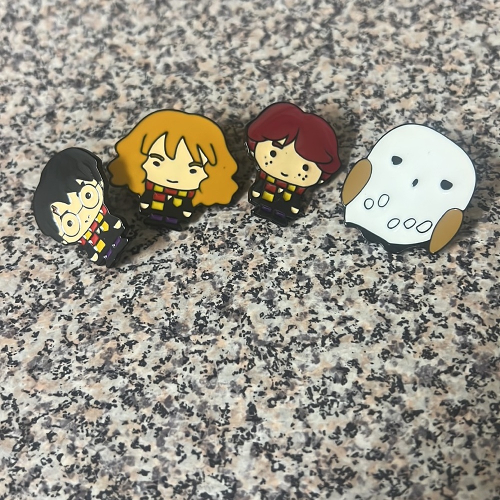 HARRY POTTER PINS SET - Picture 1 of 5